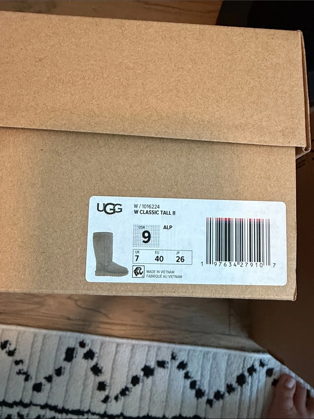 BNWT! UGG Classic Tall II Boot - color: ALP size 9